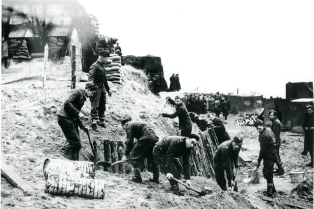 Soldiers from the 1st Parachute Brigade building defences on the Fife coast