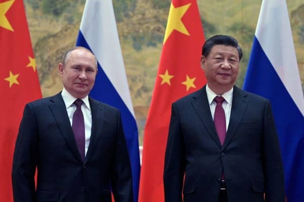 Russian President Vladimir Putin (L) and Chinese President Xi Jinping pose during their meeting in Beijing, on February 4, 2022. (Photo by Alexei Druzhinin / Sputnik / AFP) (Photo by ALEXEI DRUZHININ/Sputnik/AFP via Getty Images)