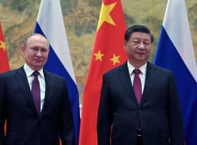 Russian President Vladimir Putin (L) and Chinese President Xi Jinping pose during their meeting in Beijing, on February 4, 2022. (Photo by Alexei Druzhinin / Sputnik / AFP) (Photo by ALEXEI DRUZHININ/Sputnik/AFP via Getty Images)