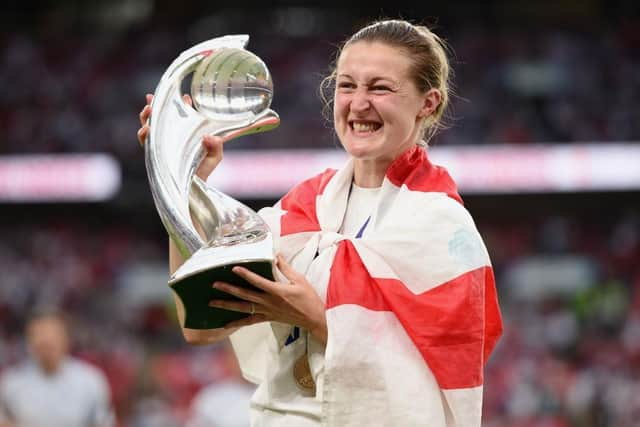 Ellen White lifts the UEFA Women’s EURO 2022 trophy. (Photo by Harriet Lander/Getty Images)