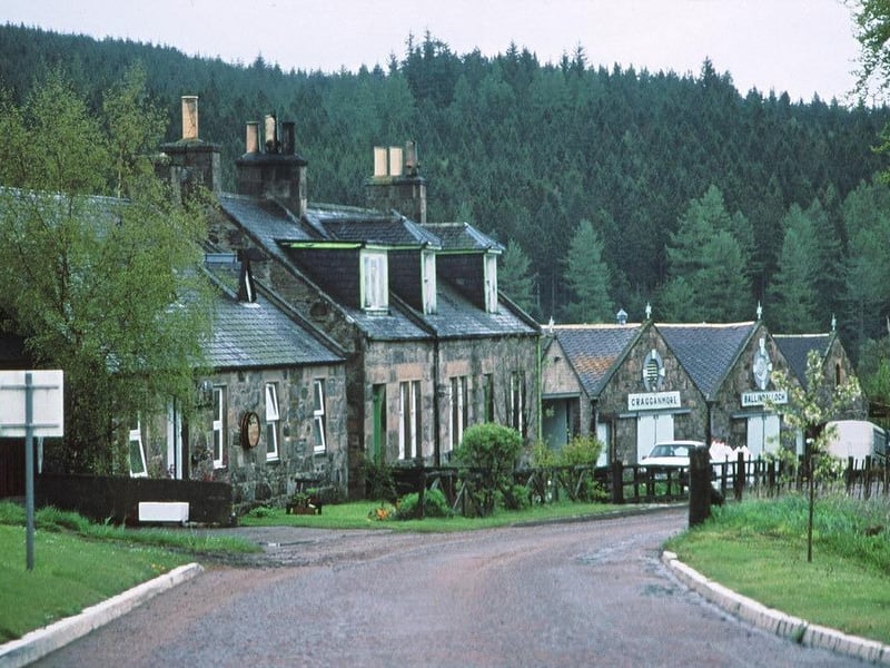 Cragganmore Distillery can be found near Ballindalloch village in Banffshire, it was founded in 1869. The Gaelic form of its name, creagan mór, translates to ‘great rock’. You can pronounce its name like “kra-guhn-more”.