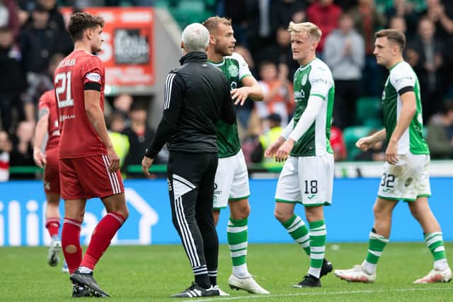 Aberdeen manager Jim Goodwin has a word with Hibs defender Ryan Porteous after his side's 3-1 defeat at Easter Road. (Photo by Paul Devlin / SNS Group)