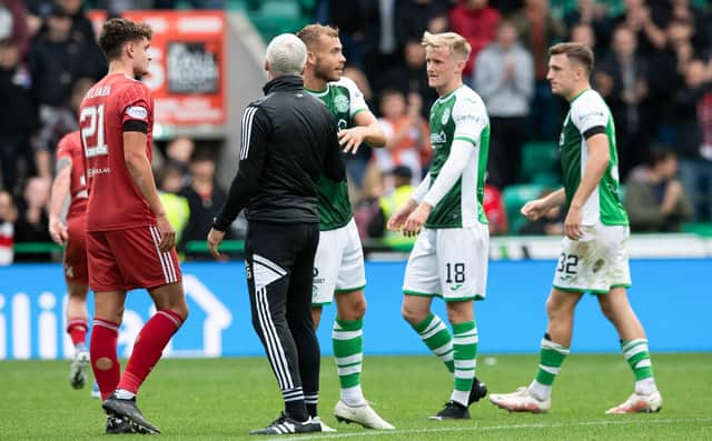 Aberdeen manager Jim Goodwin has a word with Hibs defender Ryan Porteous after his side's 3-1 defeat at Easter Road. (Photo by Paul Devlin / SNS Group)