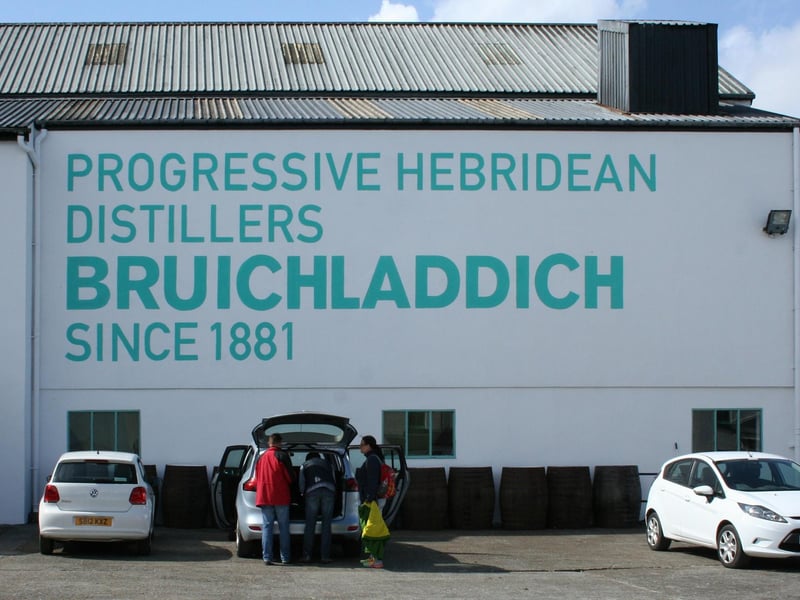 Bruichladdich Distillery is located at the wild Rhinns of Islay and was founded in 1881. The name is derived from the Gaelic words ‘brudhach’ and ‘chalddich’ which together translate to ‘brae by the shore’. You can pronounce its name like “broo-ick-laddie”.