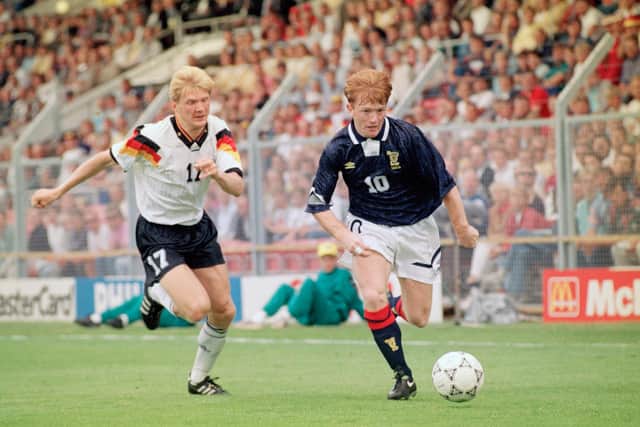 Stuart McCall gets away from Germany's Stefan Effenberg during Euro 92