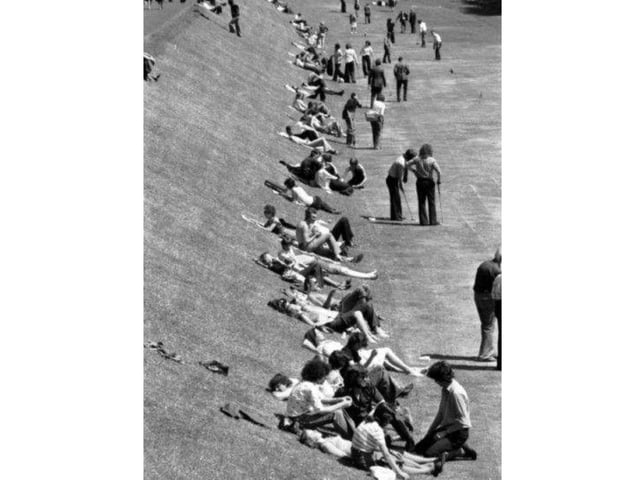 Crowds enjoying the sunshine at the former putting green in East Princes Street Gardens, in Edinburgh, in 1976.