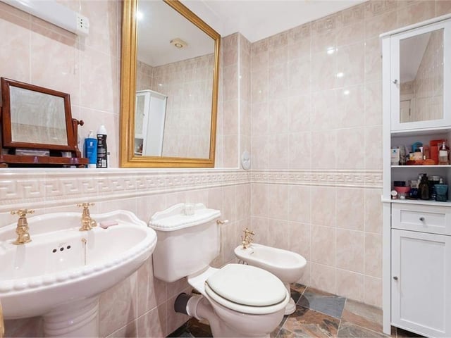 Master bedroom en-suite.