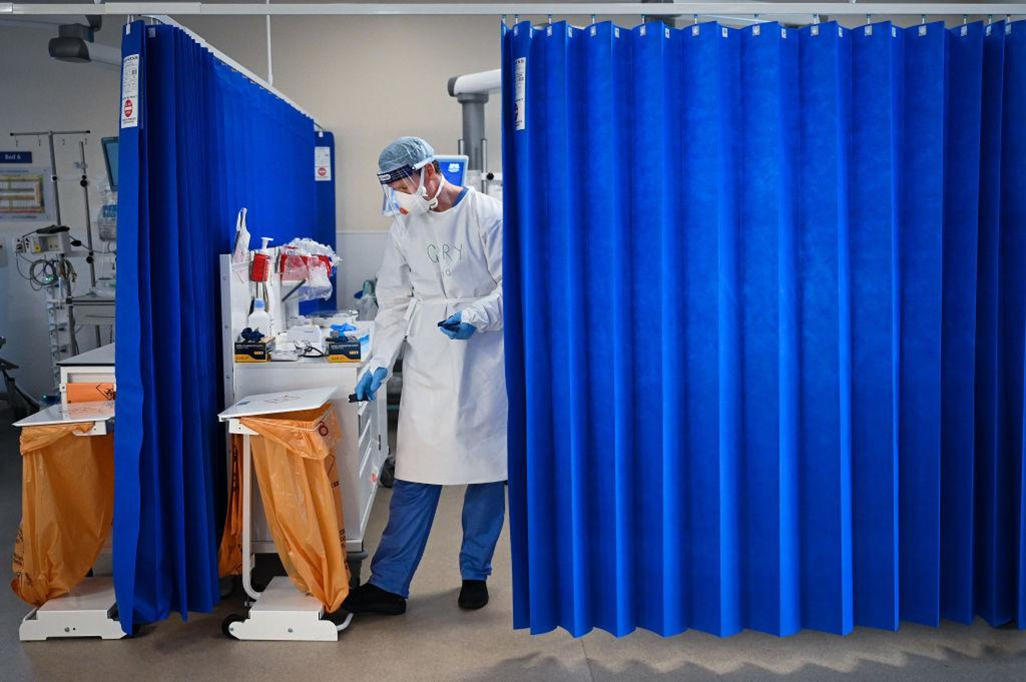 Covid: Scotland may see 50% more deaths in second Omicron wave, says expert