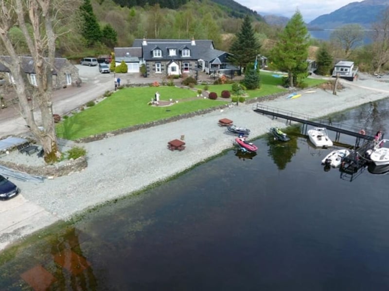 With stunning views over Loch Lomond, Culag Lochside Guesthouse is situated in Luss, just over 20 miles from Glasgow.