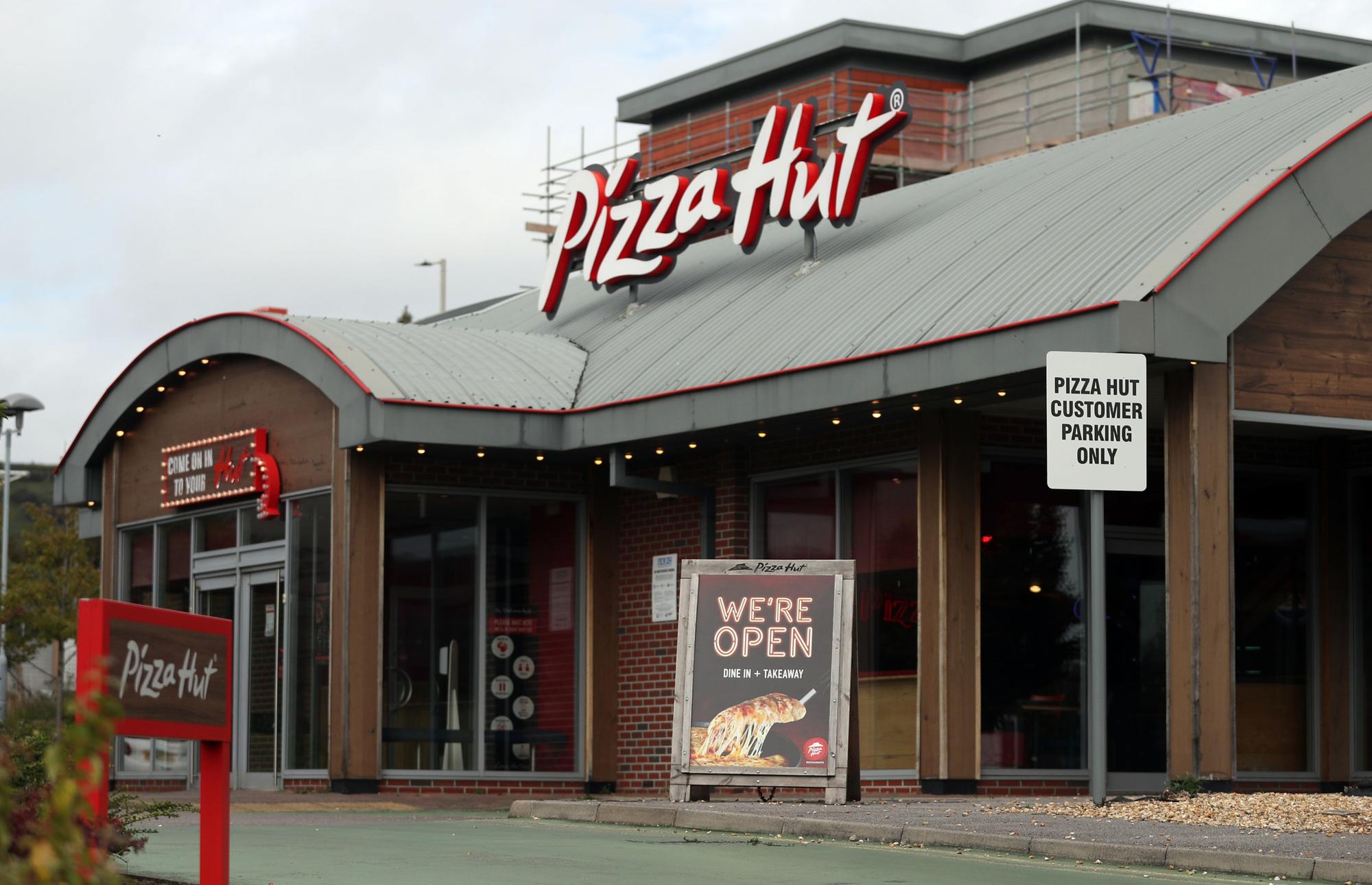 Pizza Hut: Two Scottish branches to close down as 450 jobs will be lost