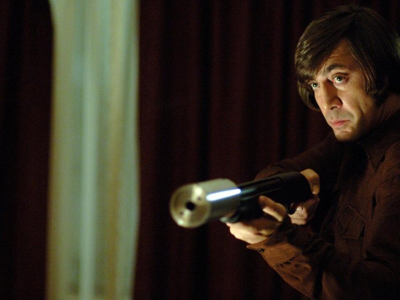 One of the Cohen brother's most highly rated films ever sees a hunter's life takes a wild turn when he discovers two million dollars while strolling through the aftermath of a drug deal.