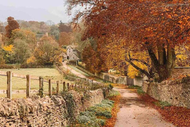 With over 7 million views on TikTok, Bibury will certainly not disappoint. Named as the most beautiful village in the country, it offers some of the most scenic walks you will ever find with its stunning riverside strolls and beautiful sunsets.
