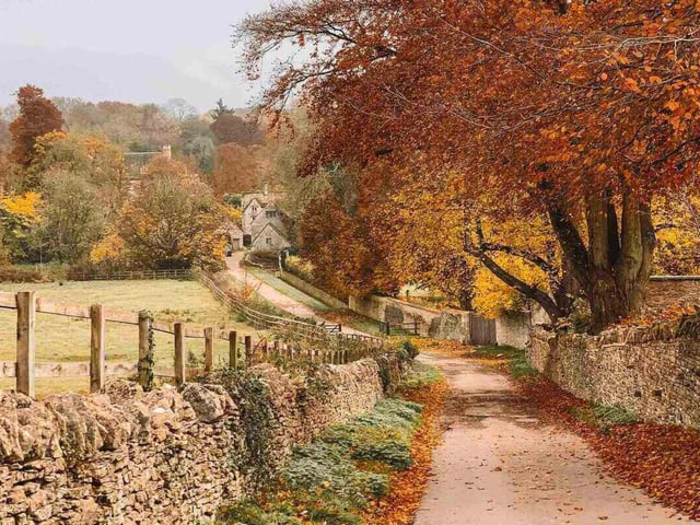 With over 7 million views on TikTok, Bibury will certainly not disappoint. Named as the most beautiful village in the country, it offers some of the most scenic walks you will ever find with its stunning riverside strolls and beautiful sunsets.