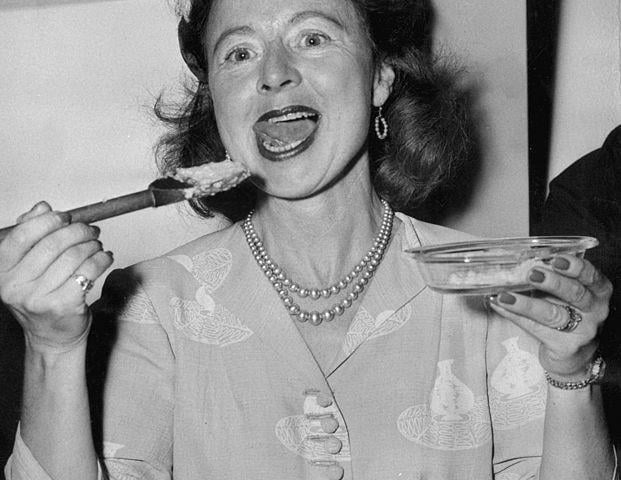 She sadly left us in 2004 but Molly Weir left a definite imprint of audiences after her roles in The Happiest Days of Your Life and sitcom Life With The Lyons.