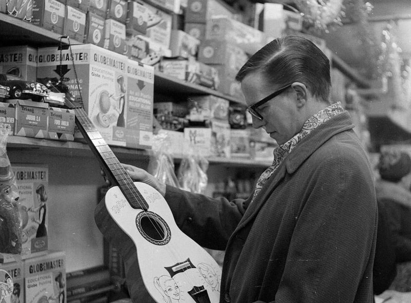 Christmas shopping in Edinburgh, 1960s