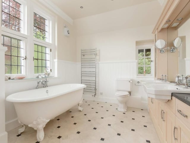 Family bathroom.