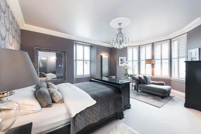 Principal bedroom.