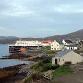 Tha ceist a-nis dè bhios ma choinneimh a’ choimhearsnachd.