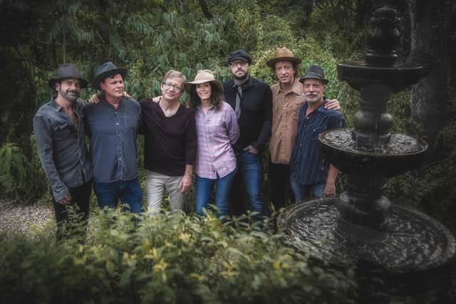 Edie Brickell & The New Bohemians