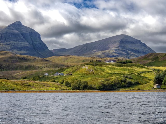 Located close to the iconic Kylesku Bridge, the lodge is billed as the ‘ultimate Highland winter retreat’ as it is surrounded by world-class natural scenery, and overlooks the stunning Quinag mountain, Assynt range and Loch Glencoul.
