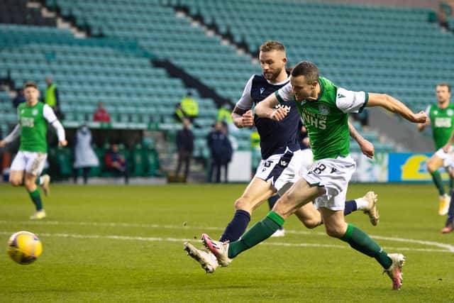 Jamie Murphy grabs the winner for Hibs in their Betfred Cup match against Dundee. Photo by Paul Devlin / SNS Group