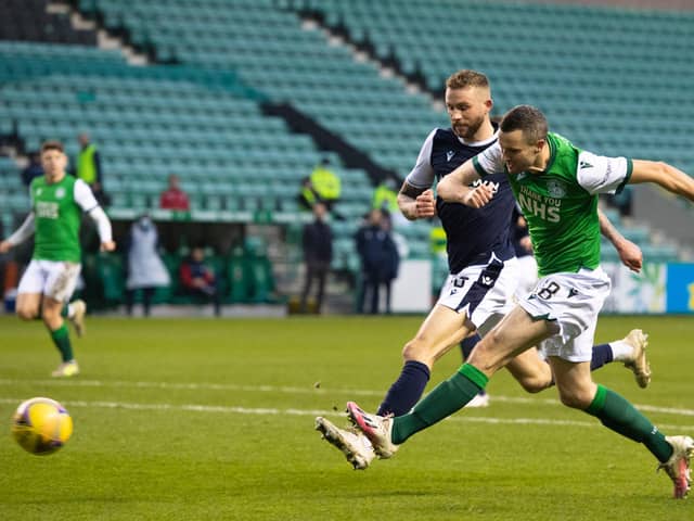 Jamie Murphy grabs the winner for Hibs in their  Betfred Cup match against Dundee. Photo by Paul Devlin / SNS Group