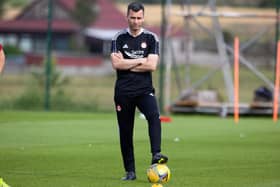 Aberdeen manager Stephen Glass oversees training ahead of the second leg of the Europa Conference League qualifier against Breidablik at Pittodrie.  (Photo by Alan Harvey / SNS Group)