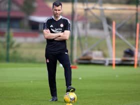Aberdeen manager Stephen Glass oversees training ahead of the second leg of the Europa Conference League qualifier against Breidablik at Pittodrie.  (Photo by Alan Harvey / SNS Group)