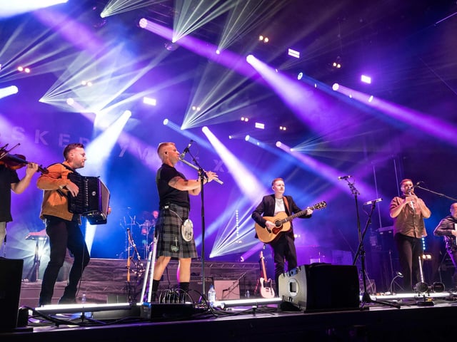 BBC ALBA Skerryvore aig Caisteal Floors
