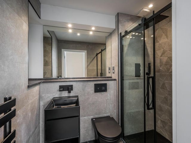 Bedroom 1 en-suite.