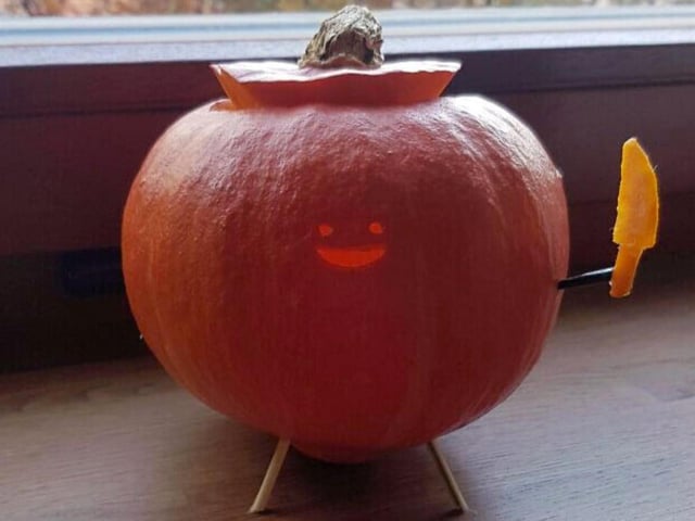 To cut out the effort of carving an elaborate face this Halloween you could just carve... less face? Couple it with details like a knife made out of pumpkin flesh and you're sure to be the only one in the neighbourhood with this pumpkin style - low effort but big results on being adorable and a bit cheeky.