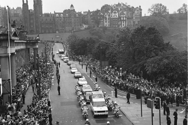 The Popemobile carrying Pope John Paul II makes its way down the Mound from the Assembly Hall in June 1982.