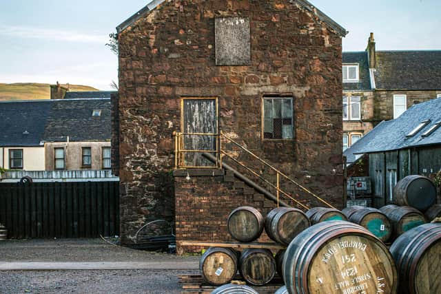 Whisky barrels, Springbank Whisky Distillery, Campbeltown, Scotland . © Horst A. Friedrichs /Scotch Whisky /Prestel