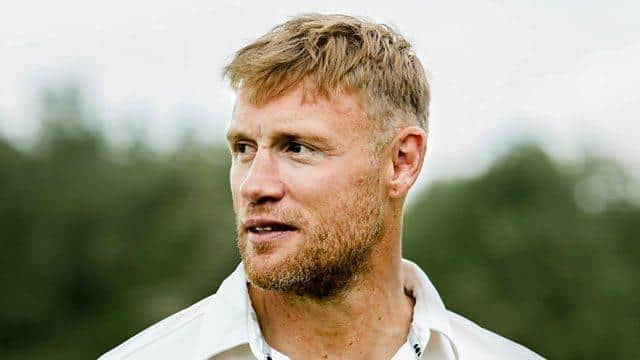 Tha an t-seann chluicheadair criogaid Freddie Flintoff a’ feuchainn ri òigridh a thàladh chun gheama (Dealbh: BBC)