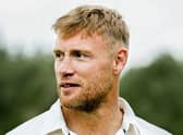 Tha an t-seann chluicheadair criogaid Freddie Flintoff a’ feuchainn ri òigridh a thàladh chun gheama (Dealbh: BBC)