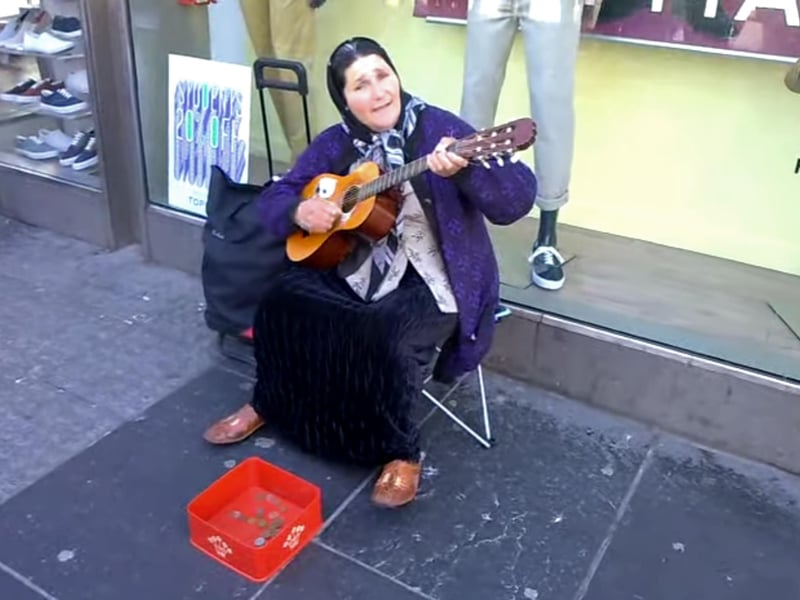 Best known as “Guitar Wifey”, Sanda Vance is a well-known busker of Aberdeen city centre. The Tab reports that she came to Aberdeen “by bus from Transylvania, Romania, knowing nothing about Scotland.”