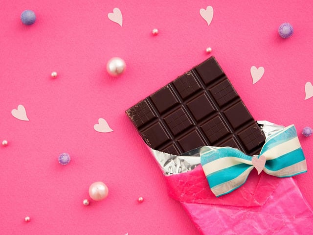These Artisan chocolatiers combine their talents for producing high-quality chocolate with the talents of gifted designers and creatives. The outcome? Beautifully aesthetic chocolate products that, of course, are also delicious. On top of having interesting flavours to choose from such as ‘Isle of Skye Sea Salt Caramel’, they also offer personalised products for special occasions e.g., their selection of ‘Pride’ chocolate bars. (Website: https://quirkychocolate.com/)