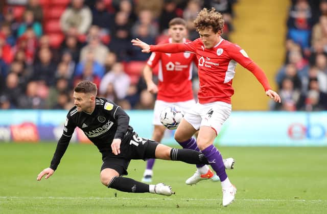 Callum Styles of Barnsley is challenged by Oliver Norwood of Sheffield United.