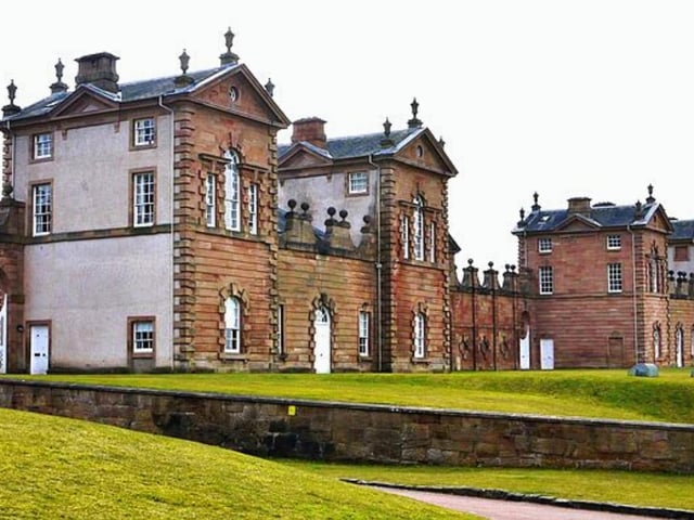 Chatelherault is a gorgeous country park located in Hamilton (South Lanarkshire), to pronounce its name you would say "chat - le - row".