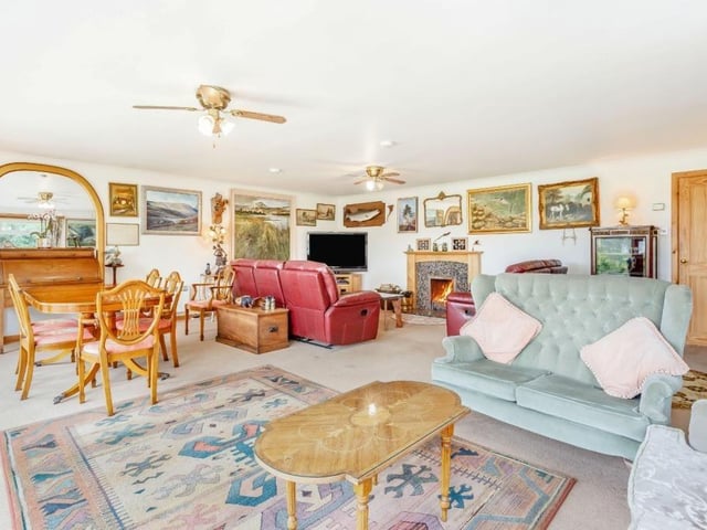 Sitting room.