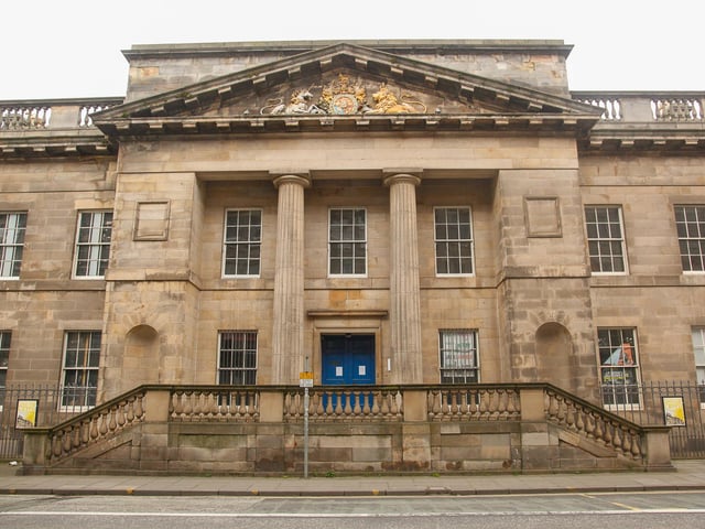 On which neoclassical building can you find this magnificent-looking coat of arms?