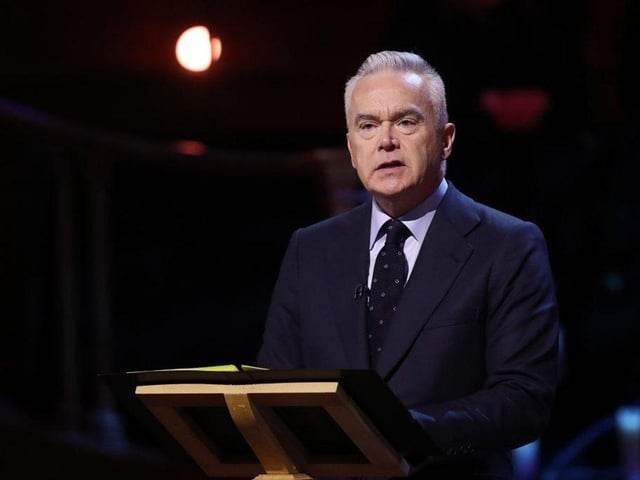 Huw Edwards £410,000-£414,999 (down from £425,000-£429,999