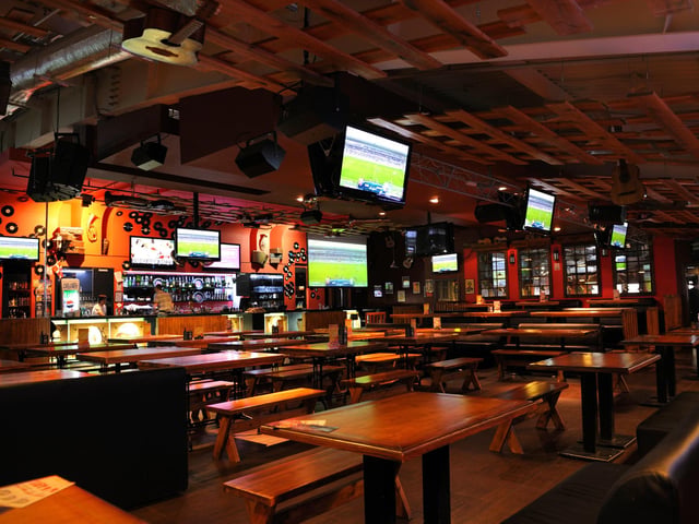 Junior’s Sports Bar and Lounge in Motherwell. Highly Commended went to Mharsanta – Scottish Restaurant & Bar in Glasgow