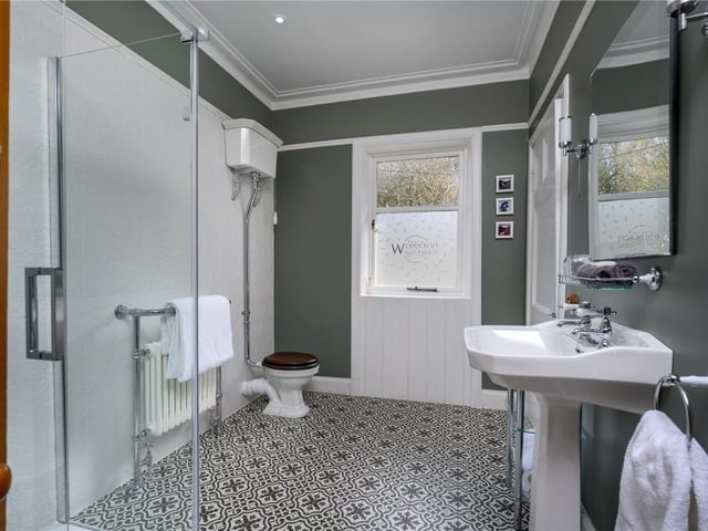 Bedroom 3 en-suite.
