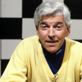 Tom O'Connor has died.