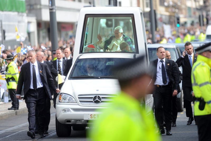 Pope Benedict continues through Edinburgh city centre.