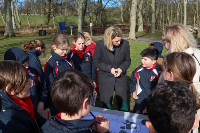 Cabinet Secretary for Education Jenny Gilruth meets with pupils.