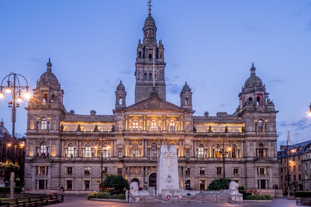 George Square in Glasgow is where Frank proposes to Claire in an emotional flashback during Season 1. It is one of several Outlander filming locations in the city, including Glasgow University as Harvard in Season 3, Glasgow Cathedral as a Parisian hospital in Season 2, Kelvingrove Park as Boston in Season 3,
