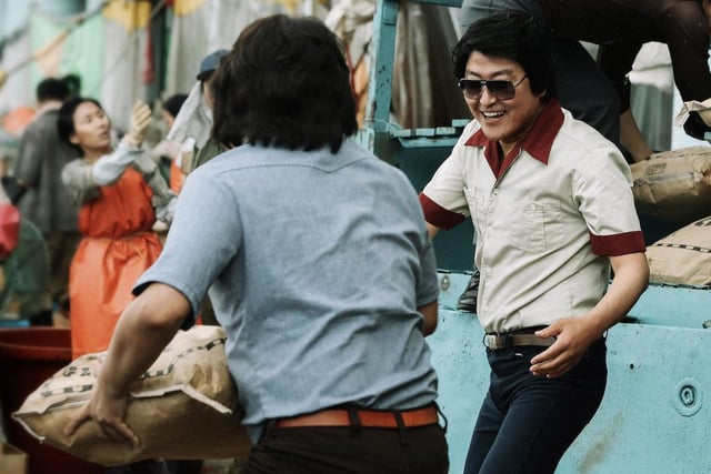 The Drug King follows the tale of Lee Doo-sam, an ordinary small-time narcotics dealer who becomes an infamous drug lord in Korea during the 1970s.
