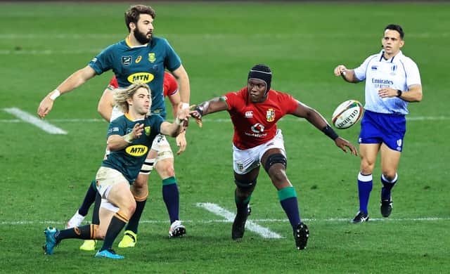 Maro Itoje steps in to try to stop South Africa scrum-half Faf de Klerk. Picture: David Rogers/Getty Images